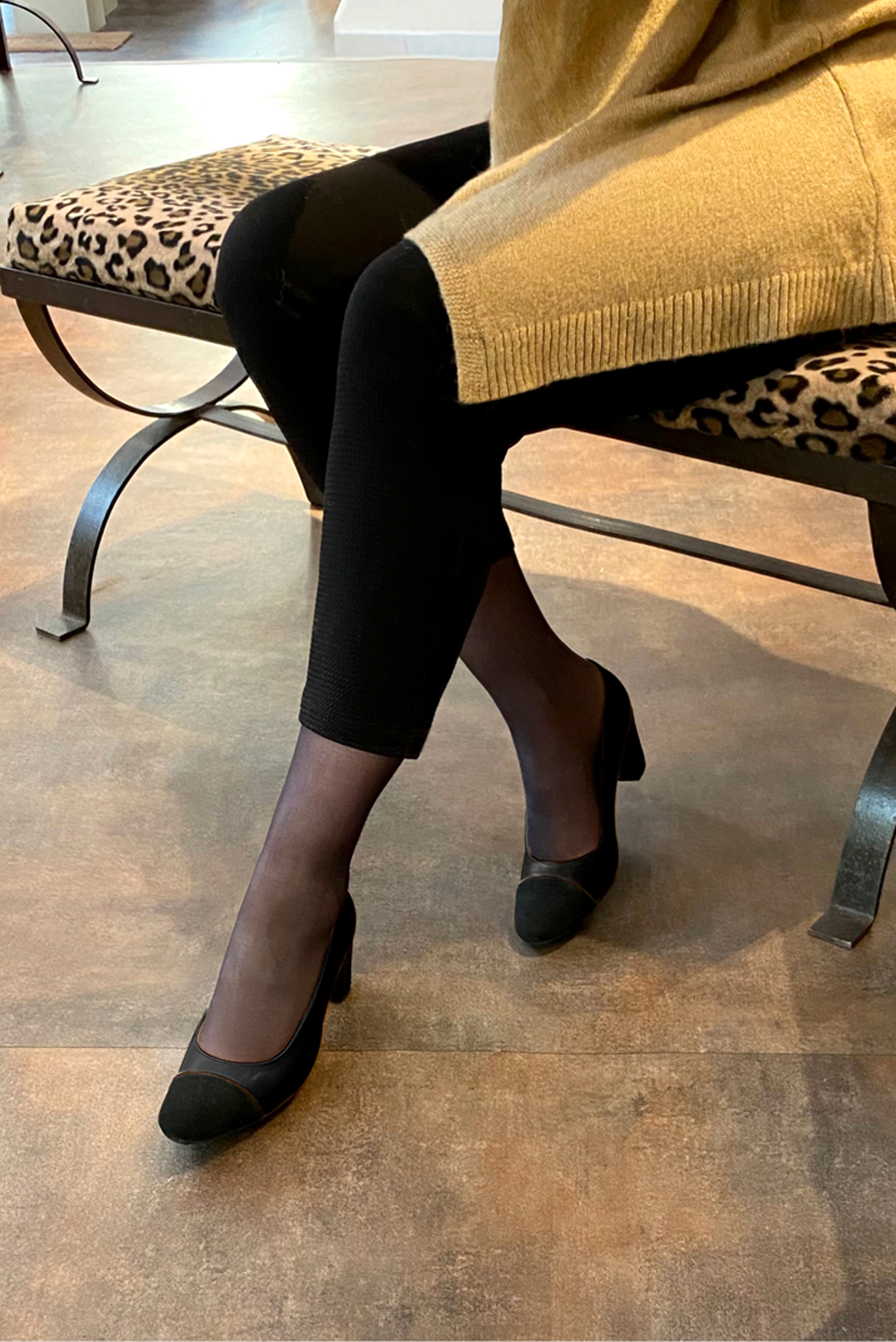 Matt black women's dress pumps, with a round neckline. Round toe. Medium block heels. Worn view - Florence KOOIJMAN